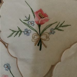 CLEARANCE. NWOT Vintage Hand embroidered bread basket cozy. Never used.